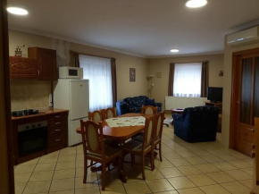 Гостиница Várkert Apartman  Тисафюред